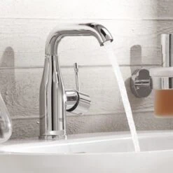 Grohe Einhand-Waschbeckenarmatur Essence M-Size -Badezimmerprodukte Geschäft waschtischbatterie milieu 1